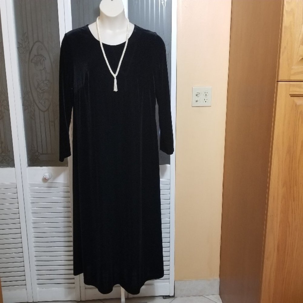 Harve' Benard Ladies Beautiful Velvet Dress